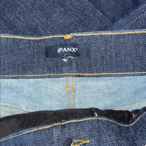 Like new condition Spanx Classic Blue Women's Jeans Petite size medium - Picture 3 of 5